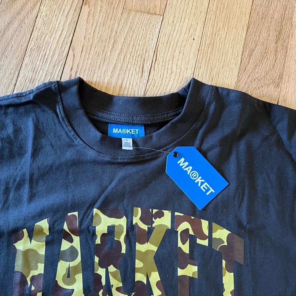 MARKET DUCK CAMO ARC T-SHIRT - Picture 2 of 4